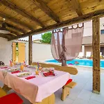 House Eleonora בית נופש *