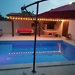בית נופש House Eleonora Barban