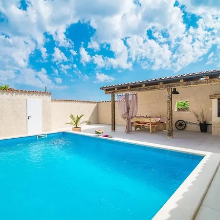 House Eleonora Nyaraló