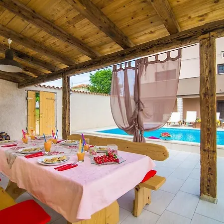 House Eleonora Nyaraló *