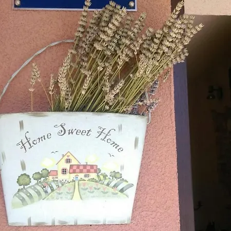House Eleonora Nyaraló Barban