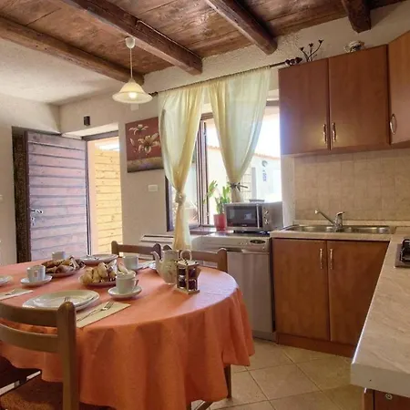 House Eleonora Nyaraló *
